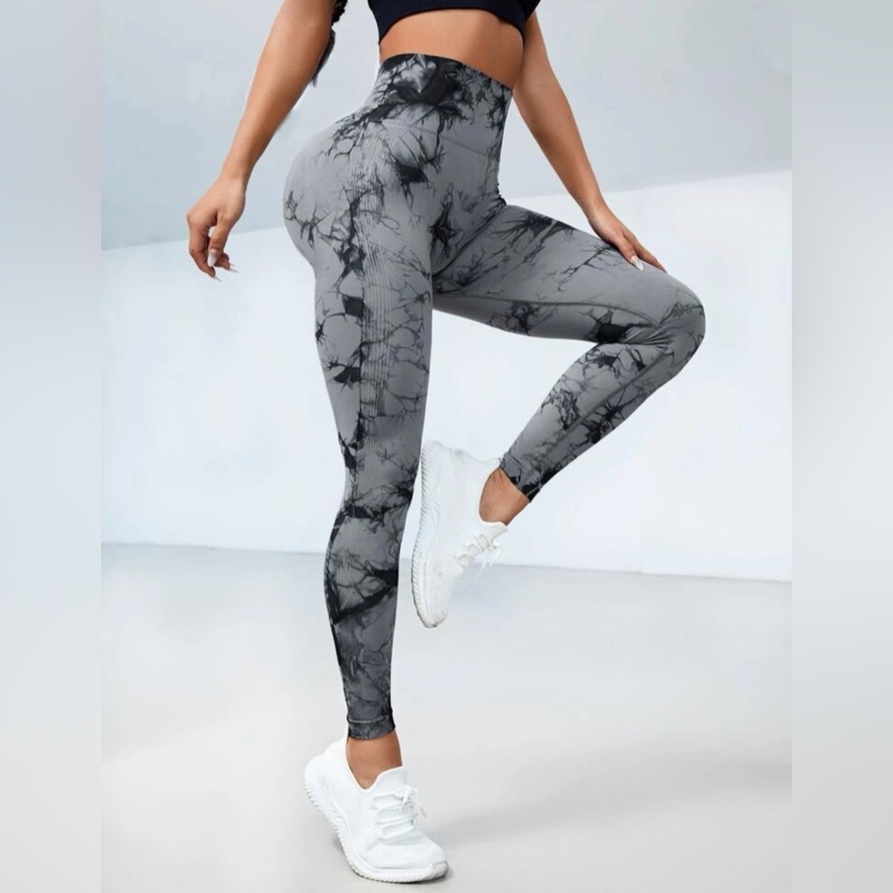 Tie-dye scrunch-butt leggings, SHEIN, medium